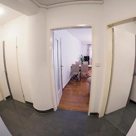 Grazbachgasse - Gratis Tiefgaragenplatz Apartment *